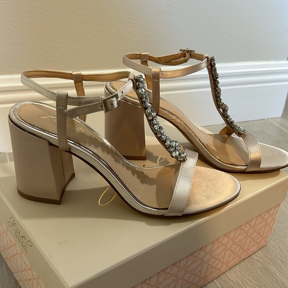 New in box badgley Mischka heels size 8 - Picture 2 of 7